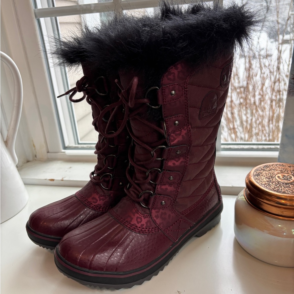 Sorel Tofino II waterproof winter boots, New, burgundy, size 7.5
